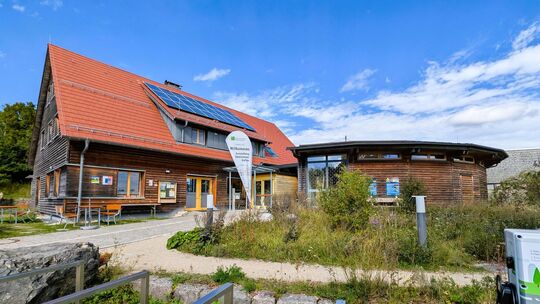 Das Naturschutzzentrum Schopflocher Alb ist seit 30 Jahren eine gute Adresse für Naturinteressierte. Foto: Jörg Bächle Das Naturschutzzentrum Schopflocher Alb ist seit 30 Jahren eine gute Adresse für Naturinteressierte. Foto: Jörg Bächle