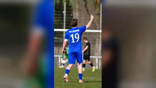Daumen hoch: Timo Mader und die Jesinger wollen ihren Lauf fortsetzen. Foto: Markus Brändli