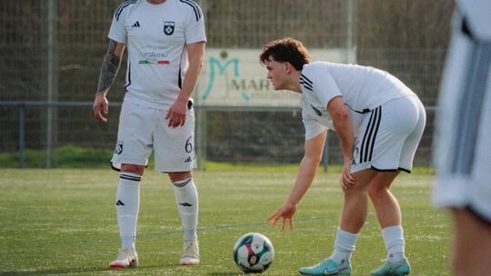 Die Notzinger um Filipe Nogueira (links) und Jannik Brüske sind mit leeren Händen aus Deizisau heimgekehrt. Foto: Celina Brüske