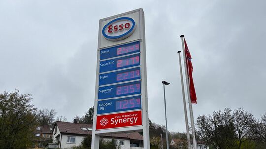 Zur Mittagszeit wird auch an den Kirchheimer Tankstellen ordentlich aufgeschlagen. Foto: Fiona Peter Zur Mittagszeit wird auch an den Kirchheimer Tankstellen ordentlich aufgeschlagen. Foto: Fiona Peter