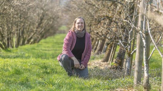 Simone Kerner-Jungfleisch inmitten ihrer Obstanlage. Foto: Carsten Riedl Simone Kerner-Jungfleisch inmitten ihrer Obstanlage. Foto: Carsten Riedl
