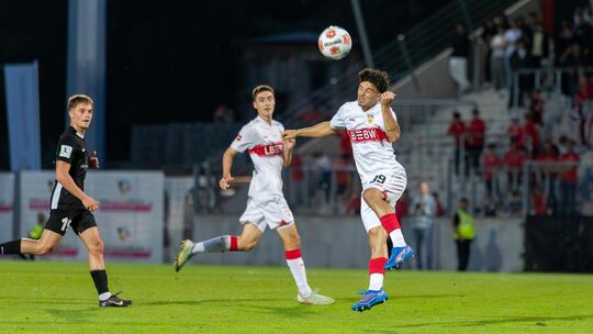 Die U23 des VfB Stuttgart um den aktuell noch verletzten Alexandre Azevedo ist am 4. Juli zu Gast in Weilheim. Foto: Michael Tre Die U23 des VfB Stuttgart um den aktuell noch verletzten Alexandre Azevedo ist am 4. Juli zu Gast in Weilheim. Foto: Michael Tre