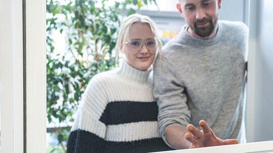 R+S-Fachbetriebe bieten auch hochwertigen Insektenschutz an und sorgen so rundum für erholsamen Schlaf. Foto: BVRS