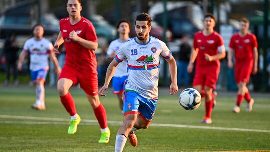Der AC Catania um Spielertrainer Michele Latte hat die Segel im Bezirkspokal streichen müssen. Foto: Markus Brändli
