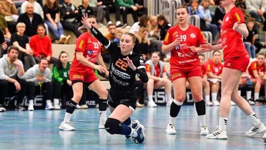 Neele Attinger und die HSG OLE haben zwei Punkte im Visier.  Foto: Markus Brändli