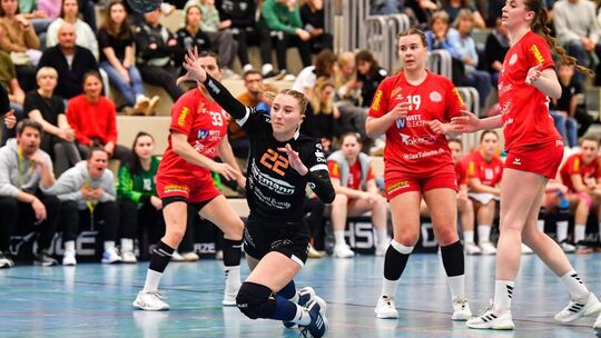 Neele Attinger und die HSG OLE haben zwei Punkte im Visier.  Foto: Markus Brändli