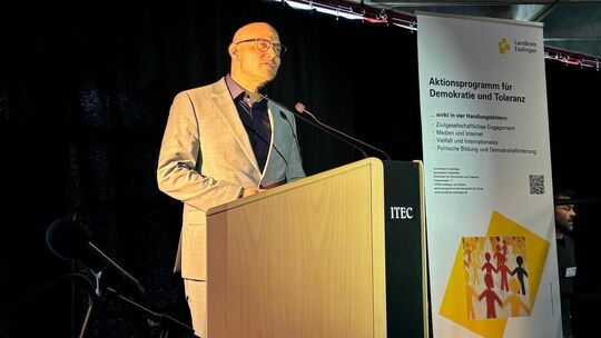 Landrat Marcel Musolf betonte die Wichtigkeit von Austausch in Zeiten des Wandels. Foto: Fiona Peter