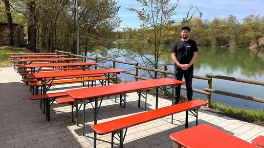 Steve Mayer ist der neuer Wirt von der Fischerhütte Wendlingen. Foto: Kerstin Dannath