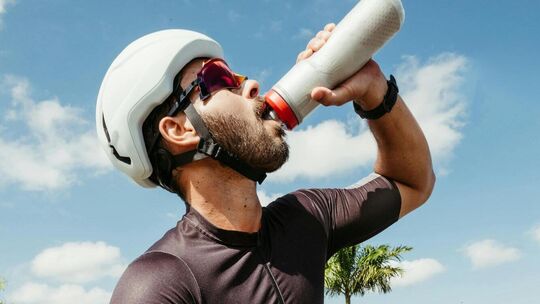Besonders betroffen sind lange Ausdauersportarten, wie Laufen, Radfahren oder Triathlon. Foto: Pexels / Jonathan Borba