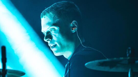 Am Schlagzeug ist Joel Liebmann in seinem Element. Foto: Jacob Gremer