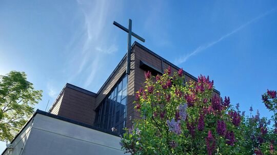 Unter den ausgewählten Gebäuden befindet sich auch die Kirche St. Nikolaus von der Flüe in Dettingen. Foto: Fiona Peter
