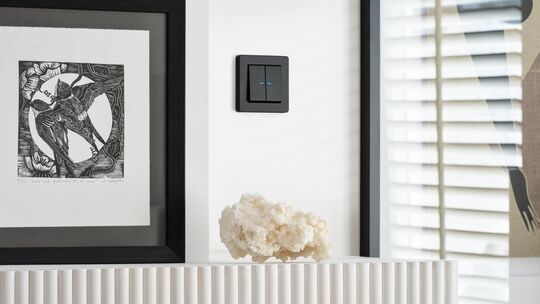 Die smarten Taster werden wie herkömmliche Lichtschalter bedient. Foto: HLC/Jung.de