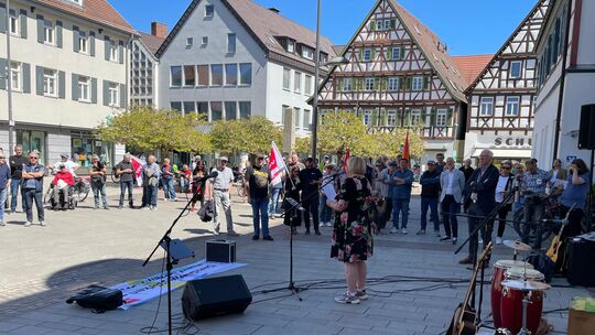 Hauptrednerin Branka Ivanisevic auf dem Kirchheimer Marktplatz. Foto: pr
