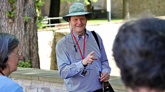 Sprachwissen lebendig vermitteln: Das ist Rolf-Bernhard Essigs Spezialität. Foto: Florian Stegmaier Sprachwissen lebendig vermitteln: Das ist Rolf-Bernhard Essigs Spezialität. Foto: Florian Stegmaier