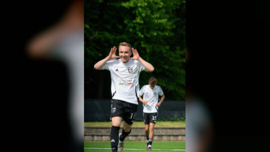 Elias Panknin bejubelt das 5:0. Foto: Celina Brüske