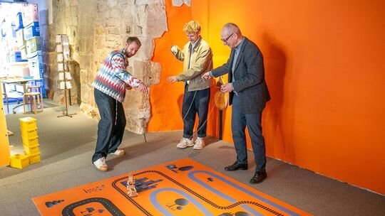 Die Ausstellungsmacher Fabian Sonnenberg und Luca Bettinger testen die Attraktionen der neuen Mitmachschau "Flott, flott!" im Sc Die Ausstellungsmacher Fabian Sonnenberg und Luca Bettinger testen die Attraktionen der neuen Mitmachschau "Flott, flott!" im Sc