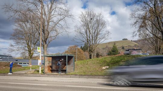 Die Bushaltestellen an der B 465 müssen saniert und erweitert werden. Archivfoto: Carsten Riedl