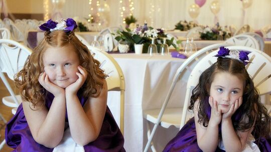 Damit Kinder sich auf der Hochzeit nicht langweilen, sollte für ausreichend Beschäftigung gesorgt sein. Foto: Pixabay