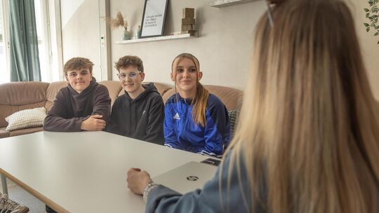 Niklas, Marius und Kim (von links) gehen von einer weiteren Verschlechterung der Lage aus. Foto: Carsten Riedl Niklas, Marius und Kim (von links) gehen von einer weiteren Verschlechterung der Lage aus. Foto: Carsten Riedl