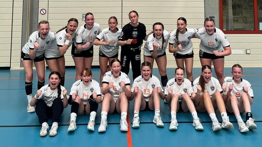 Die HSG-B-Juniorinnen bejubeln die Oberliga-Quali. Foto: pr