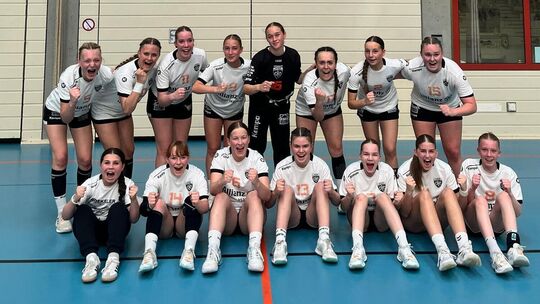 Die HSG-B-Juniorinnen bejubeln die Oberliga-Quali. Foto: pr