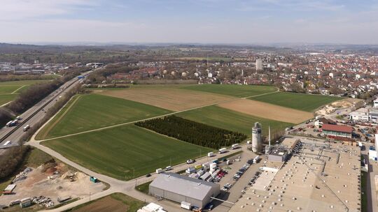 In der Bohnau soll zwischen Autobahn, Siedlungsgebiet und bestehenden Gewerbeflächen auf 16 Hektar Platz entstehen für die Neuan In der Bohnau soll zwischen Autobahn, Siedlungsgebiet und bestehenden Gewerbeflächen auf 16 Hektar Platz entstehen für die Neuan