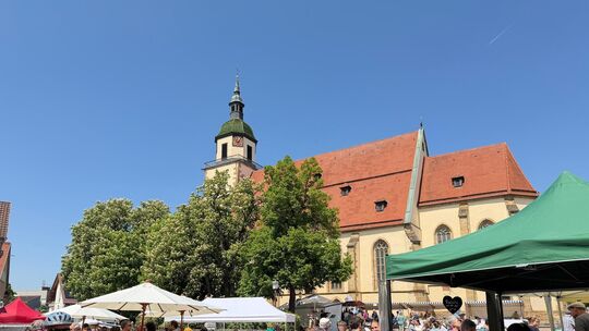 Käsemarkt vor Traumkulisse: So präsentierte sich Weilheim am Samstag.  Foto: Jule Störk