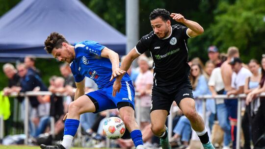 Der TSV Jesingen (blau) hat beim 4:0 ein Ausrufezeichen gesetzt. Foto: Markus Brändli Der TSV Jesingen (blau) hat beim 4:0 ein Ausrufezeichen gesetzt. Foto: Markus Brändli