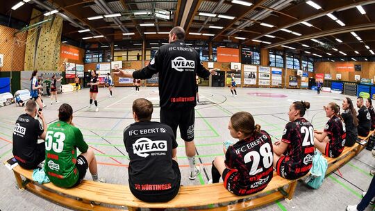 Sportlich läuft es rund. In die 1. Bundesliga können die Nürtinger Handballerinnen in der kommenden Saison dennoch nicht aufstei Sportlich läuft es rund. In die 1. Bundesliga können die Nürtinger Handballerinnen in der kommenden Saison dennoch nicht aufstei