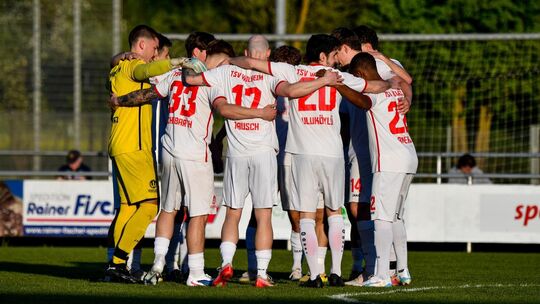 Der TSV Weilheim hat am Mittwochabend einen späten Sieg gefeiert. Foto: Markus Brändli Der TSV Weilheim hat am Mittwochabend einen späten Sieg gefeiert. Foto: Markus Brändli