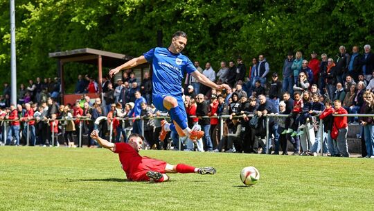 Meksud Colic im Glück: Nach langer Verletzungspause hat der Kirchheimer zwei der fünf Tore erzielt. Foto: Markus Brändli Meksud Colic im Glück: Nach langer Verletzungspause hat der Kirchheimer zwei der fünf Tore erzielt. Foto: Markus Brändli
