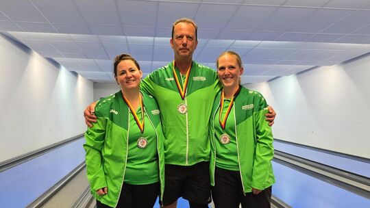 Bezirksmeister im Kegel-Sprint (v.l.): Sandra Friedrich, Joachim Deuschle und Carina Scheer. Foto: pr
