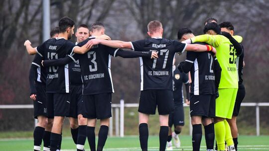 Zusammenhalt allein wird nicht reichen: Der FC Kirchheim ist im Kampf um Platz zwei auch auf Schützenhilfe und Patzer der Konkur