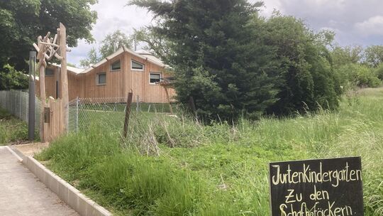 Der Jurtenkindergarten auf dem Kirchheimer Schafhof soll jetzt wieder in ruhigeres Fahrwasser kommen. Wegen einer Häufung von Sc Der Jurtenkindergarten auf dem Kirchheimer Schafhof soll jetzt wieder in ruhigeres Fahrwasser kommen. Wegen einer Häufung von Sc
