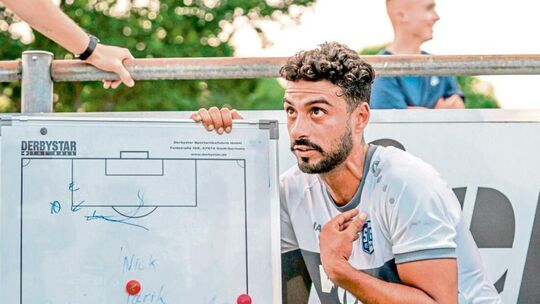 Tarik Serour, hier als Trainer der SGEH, schließt sich den SF Dettingen an. Archivfoto: Ralf Just