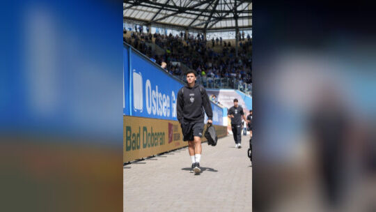 Alexandre Azevedo auf seinem vorerst letzten Gang im Dress des VfB Stuttgart beim Spiel gegen Drittliga-Tabellenführer VfL Osnab