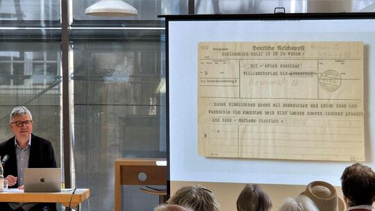 Ein Telegramm von Marlene Dietrich aus Santa Monica würdigt Erich Kästners Kinderbuch „Pünktchen und Anton“. Foto: pr/von Bülow Ein Telegramm von Marlene Dietrich aus Santa Monica würdigt Erich Kästners Kinderbuch „Pünktchen und Anton“. Foto: pr/von Bülow