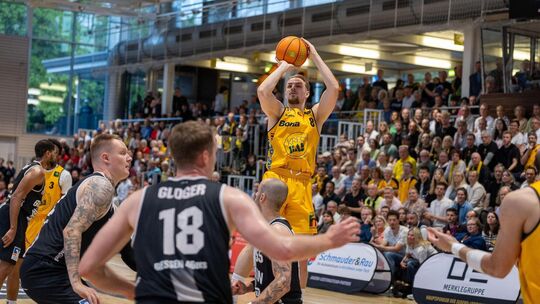 Lucas Mayer und die Knights haben sich in der Sporthalle Stadtmitte an Gießen die Zähne ausgebissen. Foto: Nia Sander Lucas Mayer und die Knights haben sich in der Sporthalle Stadtmitte an Gießen die Zähne ausgebissen. Foto: Nia Sander