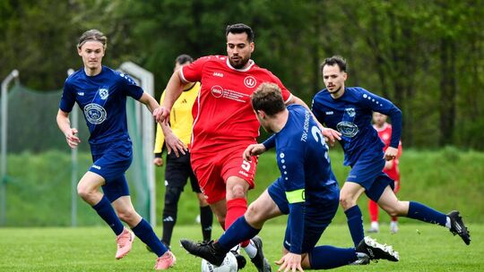 Ab durch die Mitte: Abdulmelik Ulucay und die Weilheimer trennt nur noch ein Punkt vom Titel. Foto: Markus Brändli Ab durch die Mitte: Abdulmelik Ulucay und die Weilheimer trennt nur noch ein Punkt vom Titel. Foto: Markus Brändli