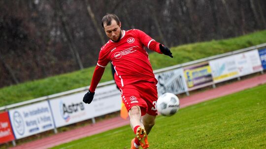 Rot am Drücker: Der TSV Weilheim II steht vorzeitig als B6-Meister fest. Foto: Markus Brändli