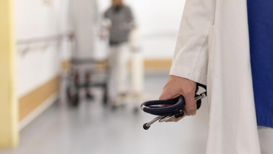 Die Themen Gesundheit und Pflege stehen bei "Ehrensache" im Vordergrund. Symbolfoto: Carsten Riedl Die Themen Gesundheit und Pflege stehen bei "Ehrensache" im Vordergrund. Symbolfoto: Carsten Riedl