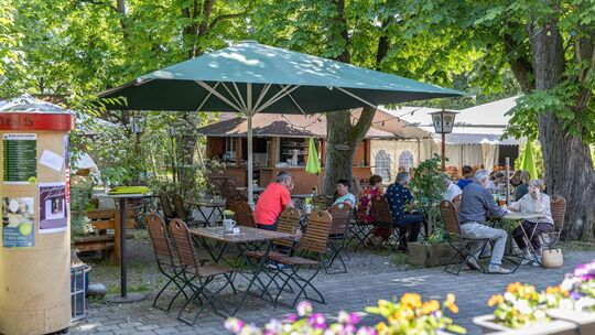 Die alten Kastanien im Biergarten des Teckkellers sorgen für reichlich Schatten. Foto: Marcel Heckel Die alten Kastanien im Biergarten des Teckkellers sorgen für reichlich Schatten. Foto: Marcel Heckel