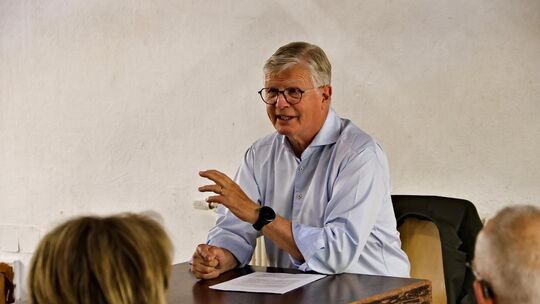 Heinz Eininger blickte bei den Kirchheimer Stadtgesprächen in der Linde auf seine Zeit als Bürgermeister und Landrat zurück. Fot