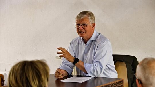 Heinz Eininger blickte bei den Kirchheimer Stadtgesprächen in der Linde auf seine Zeit als Bürgermeister und Landrat zurück. Fot Heinz Eininger blickte bei den Kirchheimer Stadtgesprächen in der Linde auf seine Zeit als Bürgermeister und Landrat zurück. Fot