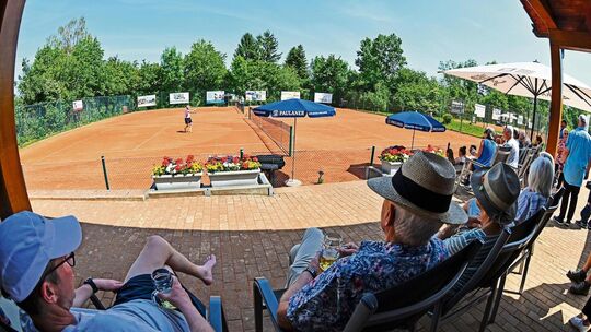 Sonne satt und spannende Begegnungen: Auf der Tennisanlage des TV Bissingen herschte beim 9. Breitenstein-Cup am Pfingstwochenen Sonne satt und spannende Begegnungen: Auf der Tennisanlage des TV Bissingen herschte beim 9. Breitenstein-Cup am Pfingstwochenen