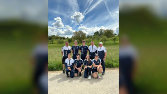 Das Team der Teck-Inline-Akademie (von links stehend): Trainer Ralf Gökeler, Luna Schwarz, Finn Herberth, Luca Gökeler, Trainer