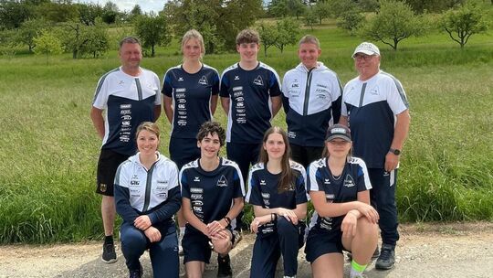 Das Team der Teck-Inline-Akademie (von links stehend): Trainer Ralf Gökeler, Luna Schwarz, Finn Herberth, Luca Gökeler, Trainer Das Team der Teck-Inline-Akademie (von links stehend): Trainer Ralf Gökeler, Luna Schwarz, Finn Herberth, Luca Gökeler, Trainer