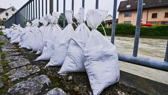 Starkregenereignisse nehmen im Landkreis zu: Vor zwei jahren drohte nach Starkregen am Owener Wehr ein Überlaufen der Lauter in Starkregenereignisse nehmen im Landkreis zu: Vor zwei jahren drohte nach Starkregen am Owener Wehr ein Überlaufen der Lauter in