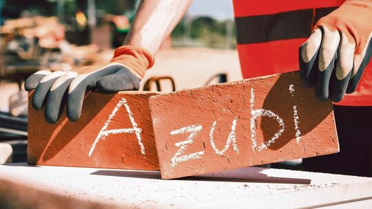 Allein der Bau im Landkreis Esslingen suche über die Arbeitsagentur im Moment noch 63 Jugendliche, die auf eine gute Job-Perspek Allein der Bau im Landkreis Esslingen suche über die Arbeitsagentur im Moment noch 63 Jugendliche, die auf eine gute Job-Perspek