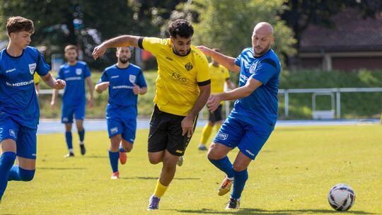 „Noch nie in einem Bezirkspokal-Finale gestanden“ – VfL-Coach Ferdi Er (rechts) kann das am Donnerstag nachholen. Foto: Michael „Noch nie in einem Bezirkspokal-Finale gestanden“ – VfL-Coach Ferdi Er (rechts) kann das am Donnerstag nachholen. Foto: Michael
